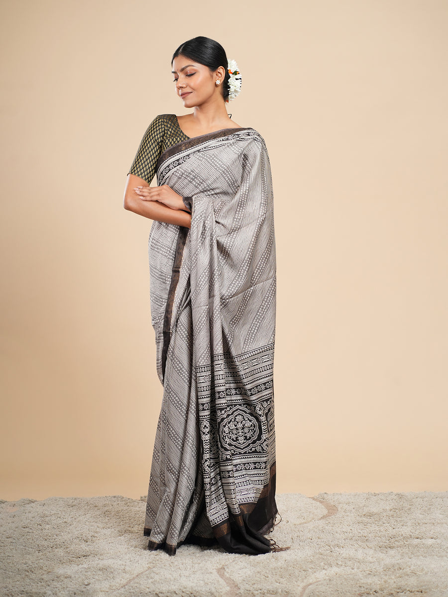 Silver grey Modal Bandhni-print saree, pallu detail – Koshnika