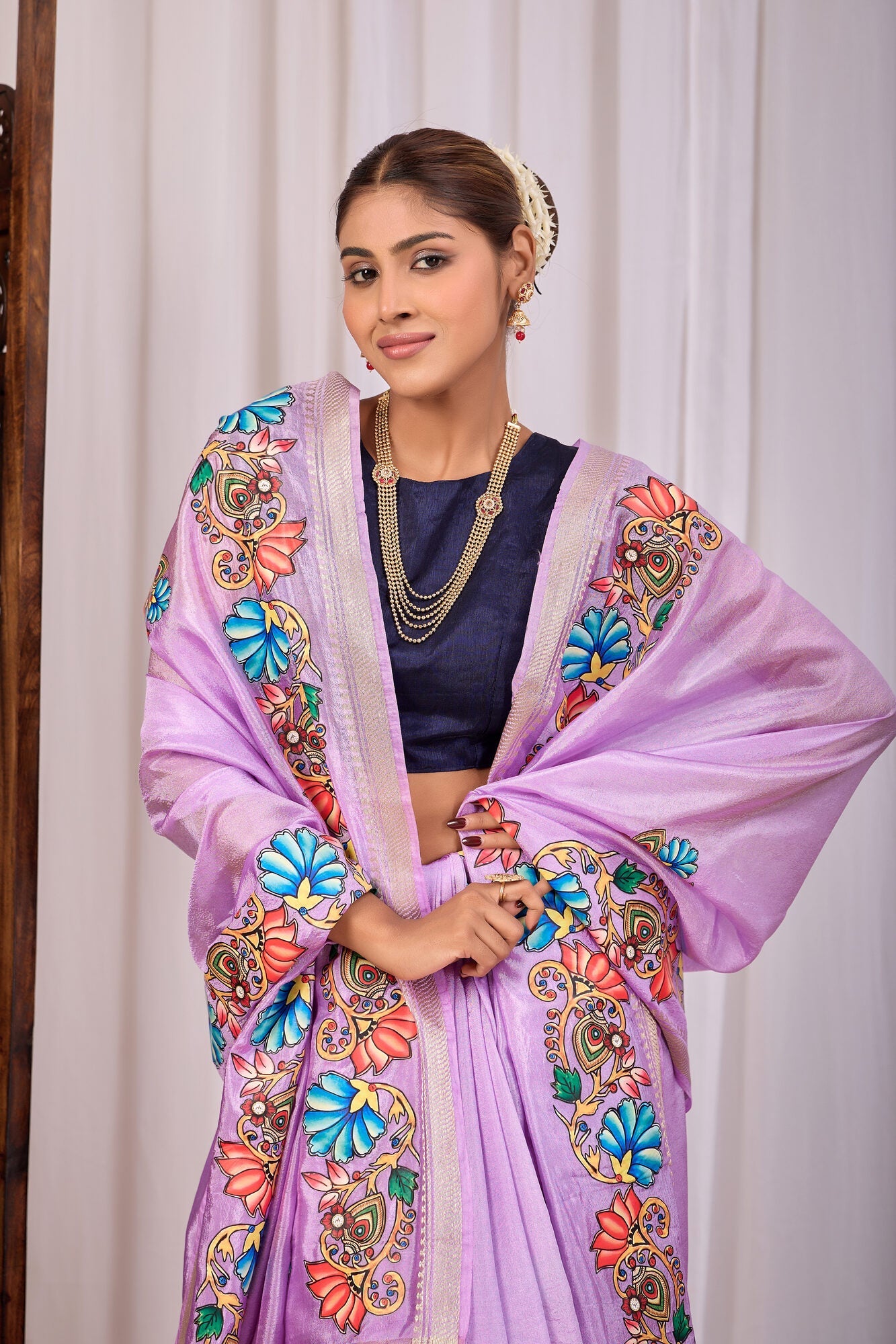 Suman Pale Lilac Banana Silk Saree — fabric detail