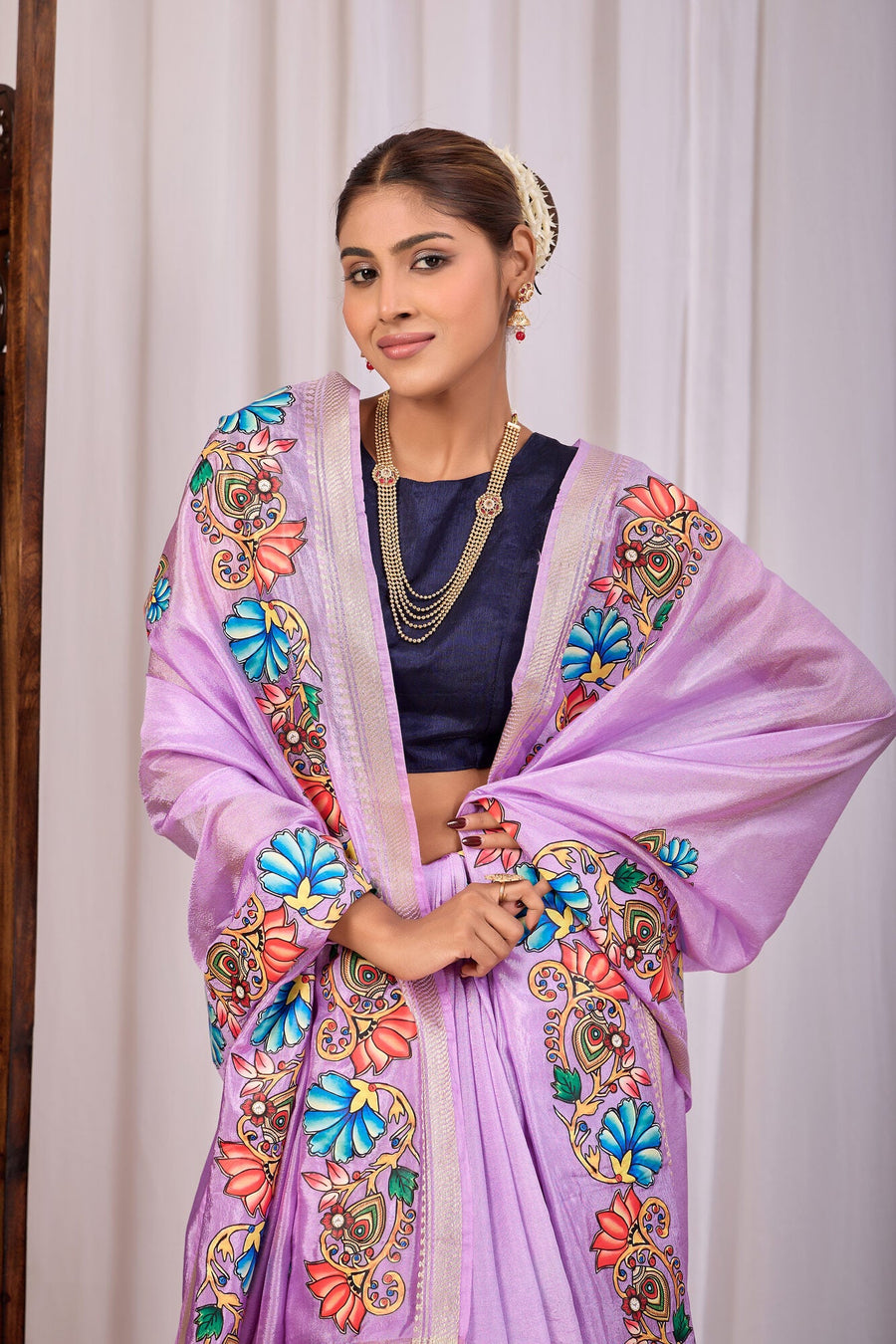 Suman Pale Lilac Banana Silk Saree — fabric detail